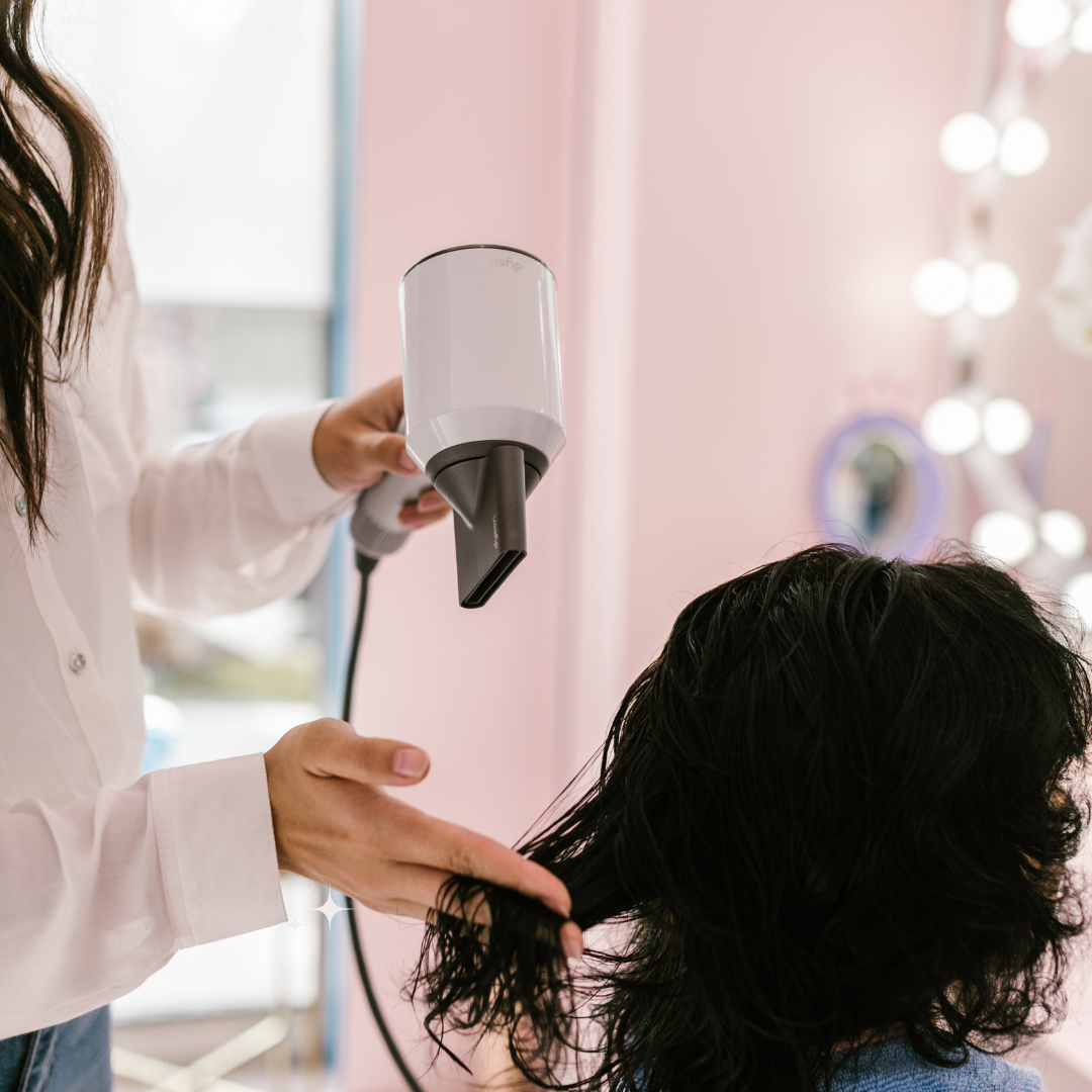 Combien de fois par semaine se laver les cheveux? Un guide pour des cheveux sains